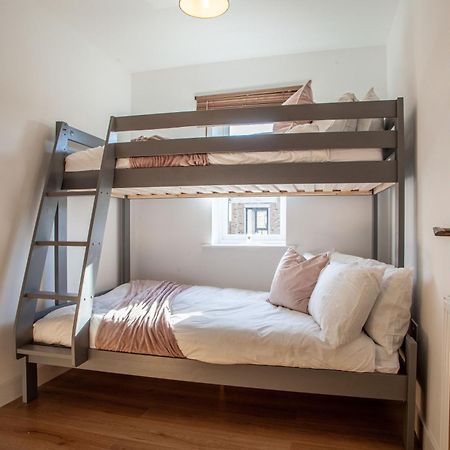 Modern 3 Bedroom House With Parking Bath Esterno foto