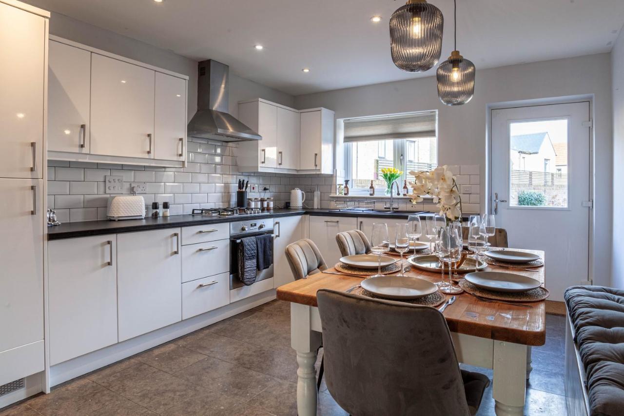 Modern 3 Bedroom House With Parking Bath Esterno foto