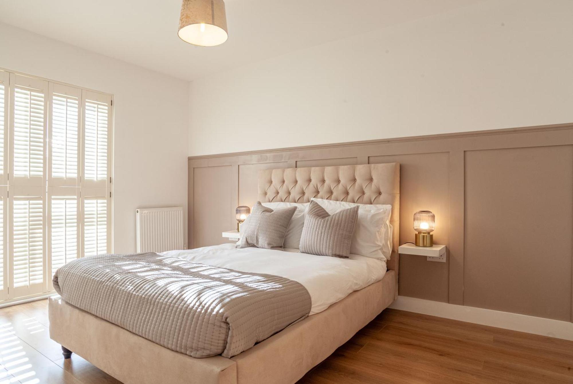 Modern 3 Bedroom House With Parking Bath Esterno foto