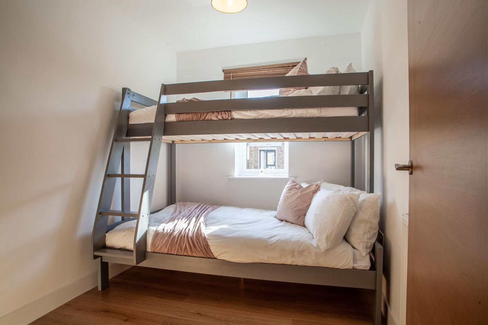 Modern 3 Bedroom House With Parking Bath Esterno foto